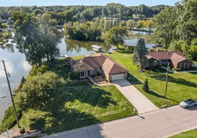 Photo 2 of Single family home for sale at 4071 Chevron Dr, Highland, MI 48356 | MLS# 20261073765 | Listing updated on 2026-10-17