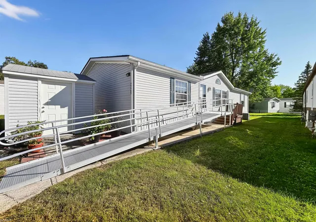 Photo 2 of Single family home for sale at 49469 Au Lac Dr, Chesterfield, MI 48051 | MLS# 58050221637 | Listing updated on 2026-10-04