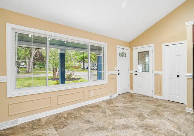 Photo 2 of Single family home for sale at 1150 Bangor Rd, Waterford, MI 48328 | MLS# 81026048707 | Listing updated on 2026-10-27