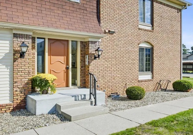 Photo 1 of Condo for sale at 1900 River Rd #6, Marysville, MI 48040 | MLS# 20261073772 | Listing updated on 2026-10-19