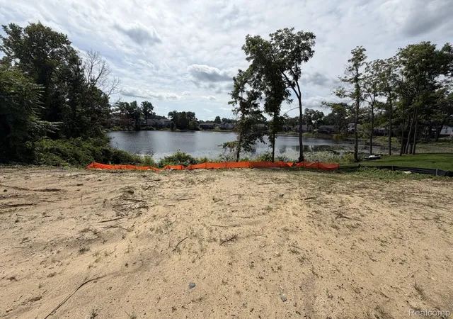 Photo 3 of Single family home for sale at 825 Preserve Ln, White Lake, MI 48386 | MLS# 20261073812 | Listing updated on 2026-10-11