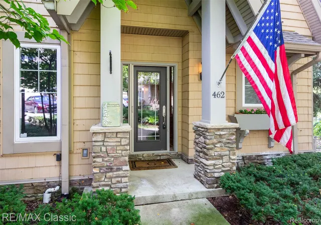 Photo 2 of Condo for sale at 462 Pondview Ln, Milford, MI 48381 | MLS# 20261073820 | Listing updated on 2026-10-19
