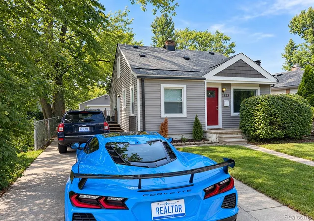 Photo 2 of Single family home for sale at 1522 S Campbell Rd, Royal Oak, MI 48067 | MLS# 20261073826 | Listing updated on 2026-10-10