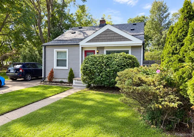 Photo 3 of Single family home for sale at 1522 S Campbell Rd, Royal Oak, MI 48067 | MLS# 20261073826 | Listing updated on 2026-10-10