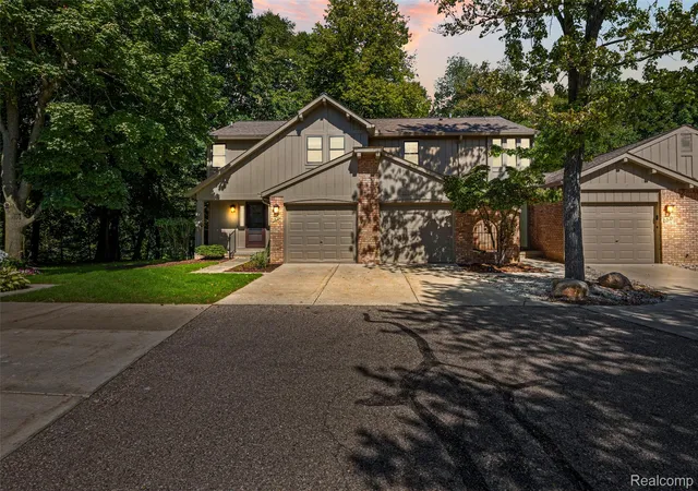 Photo 2 of Condo for sale at 1830 Streamedge Ct, Rochester Hills, MI 48309 | MLS# 20261073830 | Listing updated on 2026-10-10