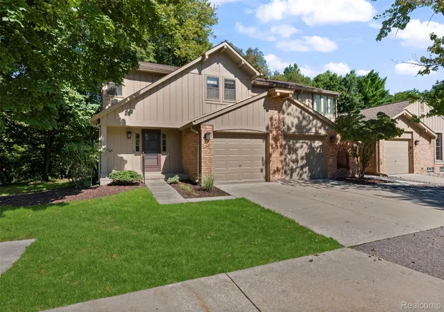 Photo 3 of Condo for sale at 1830 Streamedge Ct, Rochester Hills, MI 48309 | MLS# 20261073830 | Listing updated on 2026-10-10