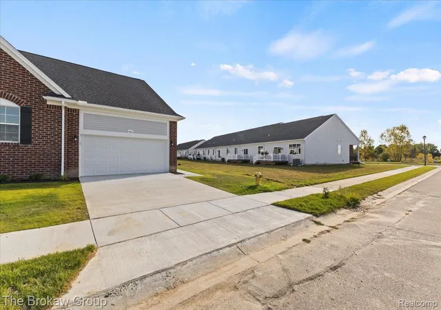 Listing Photo 1 - Condo for sale in building located at 1439 Lincoln St, Lapeer, MI 48446