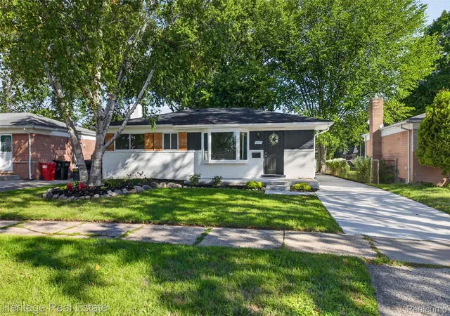 Photo 1 of Single family home for sale at 16037 Larkspur St, Roseville, MI 48066 | MLS# 20261073856 | Listing updated on 2026-10-10