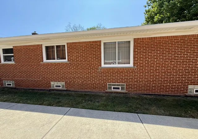 Photo 3 of Single family home for sale at 21920 Cloverlawn St, Oak Park, MI 48237 | MLS# 81026048756 | Listing updated on 2026-10-09