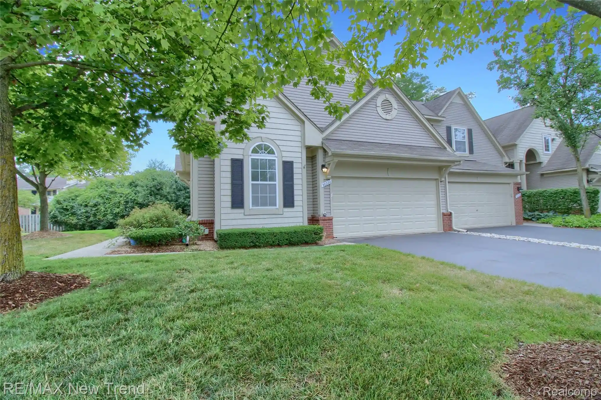 Listing Photo 1 - Condo for sale in 38222 Saratoga Cir located at 38222 Saratoga Cir, Farmington Hills, MI 48331 - Unit 38222 Saratoga Cir