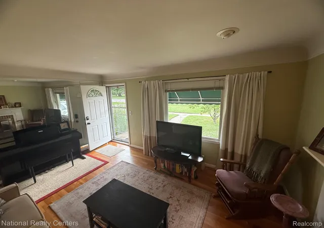 Photo 3 of Single family home for sale at 9920 Farmington Rd, Livonia, MI 48150 | MLS# 20261073898 | Listing updated on 2026-10-16