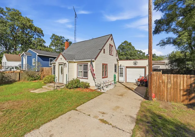 Photo 1 of Single family home for sale at 1424 West St, Muskegon, MI 49442 | MLS# 71026048773 | Listing updated on 2026-10-12