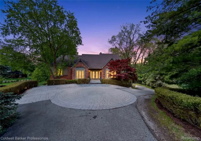 Photo 1 of Mansion for sale at 2076 Shore Hl Ct, West Bloomfield, MI 48323 | MLS# 20261073941 | Listing updated on 2026-10-08