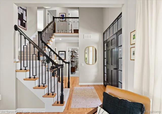 Listing Photo 4 - Condo for sale in building located at 936 Lochmoor Pl, Grosse Pointe Woods, MI 48236