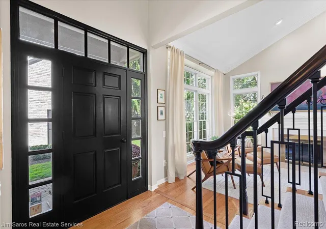 Listing Photo 5 - Condo for sale in building located at 936 Lochmoor Pl, Grosse Pointe Woods, MI 48236