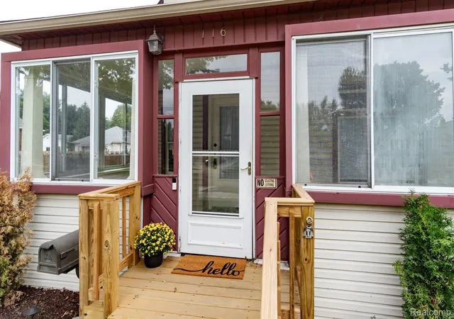 Photo 2 of Single family home for sale at 116 Scott Blvd, Mount Clemens, MI 48043 | MLS# 20261073954 | Listing updated on 2026-10-21