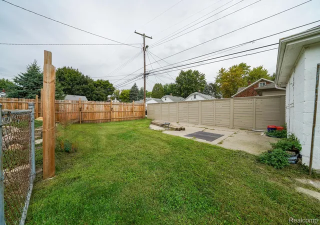 Photo 21 of Single family home for sale at 116 Scott Blvd, Mount Clemens, MI 48043 | MLS# 20261073954 | Listing updated on 2026-10-21