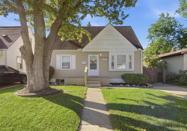 Photo 1 of Single family home for sale at 629 W Kalama Ave, Madison Heights, MI 48071 | MLS# 20261073956 | Listing updated on 2026-10-11