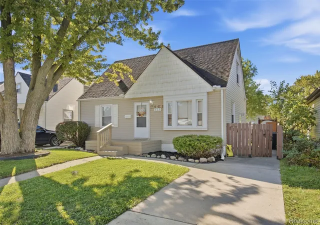 Photo 2 of Single family home for sale at 629 W Kalama Ave, Madison Heights, MI 48071 | MLS# 20261073956 | Listing updated on 2026-10-11