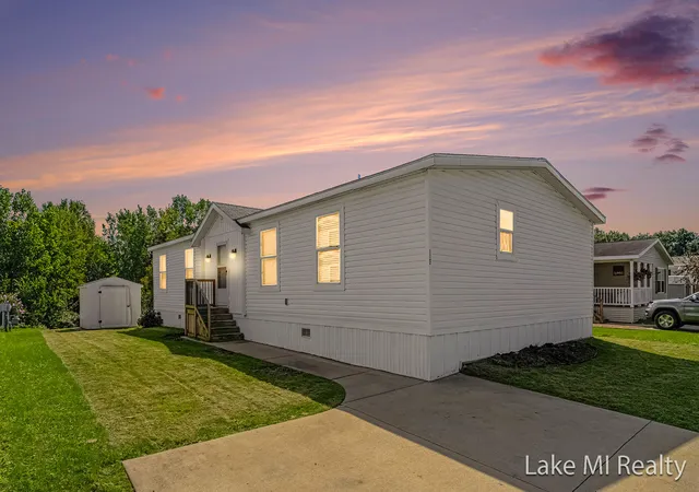 Photo 1 of Single family home for sale at 104 Gardens Blvd Nw, Grand Rapids, MI 49534 | MLS# 65026048805 | Listing updated on 2026-10-18