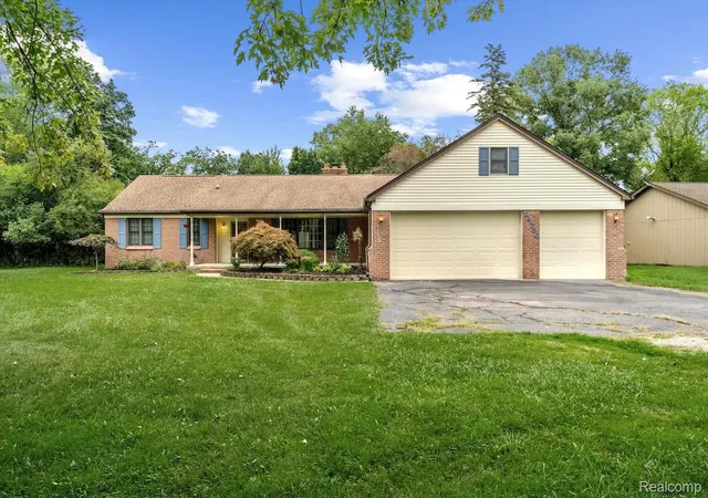 Photo 1 of Sale Pending at 24780 Springbrook Dr, Farmington Hills, MI 48336 | MLS# 20261074013 | Listing updated on 2026-10-10