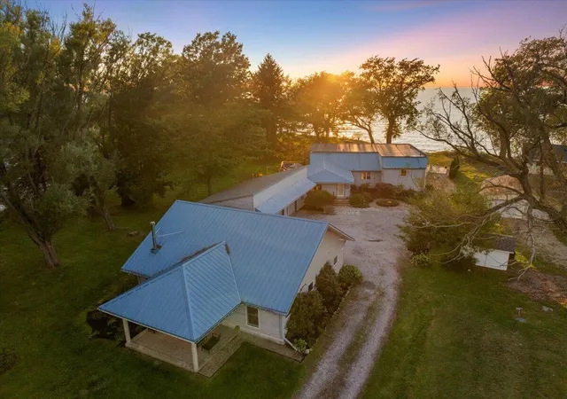Photo 1 of Single family home for sale at 3960 Evergreen Ln, Benton Harbor, MI 49022 | MLS# 69026048810 | Listing updated on 2026-10-13
