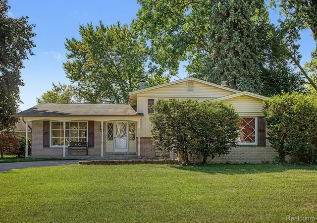 Photo 2 of Single family home for sale at 20961 Concord St, Southfield, MI 48076 | MLS# 20261074028 | Listing updated on 2026-10-18