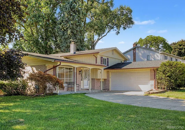 Photo 3 of Single family home for sale at 20961 Concord St, Southfield, MI 48076 | MLS# 20261074028 | Listing updated on 2026-10-18