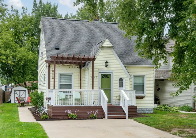 Photo 1 of Single family home for sale at 4042 Louella Dr, Waterford, MI 48329 | MLS# 20261074038 | Listing updated on 2026-10-18