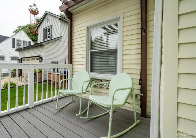 Photo 3 of Single family home for sale at 4042 Louella Dr, Waterford, MI 48329 | MLS# 20261074038 | Listing updated on 2026-10-18