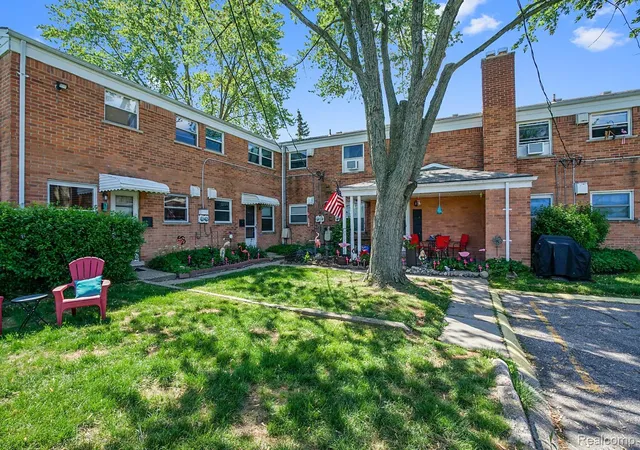 Photo 2 of Condo for sale at 2906 W 13 Mile Rd #3, Royal Oak, MI 48073 | MLS# 20261074049 | Listing updated on 2026-10-21