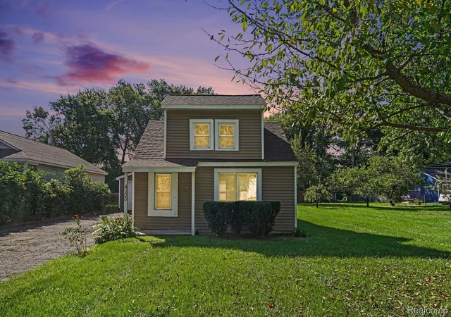 Single family home for sale at 4133 Lanco Ct, Waterford, MI 48329 | MLS# 20261074056