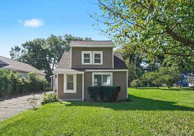 Photo 2 of Single family home for sale at 4133 Lanco Ct, Waterford, MI 48329 | MLS# 20261074056 | Listing updated on 2026-10-18