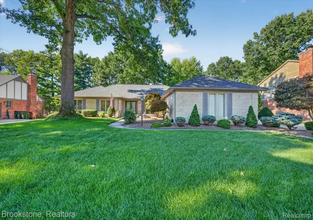 Photo 2 of Single family home for sale at 11921 Raintree Ct, Shelby Township, MI 48315 | MLS# 20261074058 | Listing updated on 2026-10-18