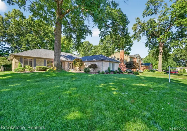 Photo 3 of Single family home for sale at 11921 Raintree Ct, Shelby Township, MI 48315 | MLS# 20261074058 | Listing updated on 2026-10-18