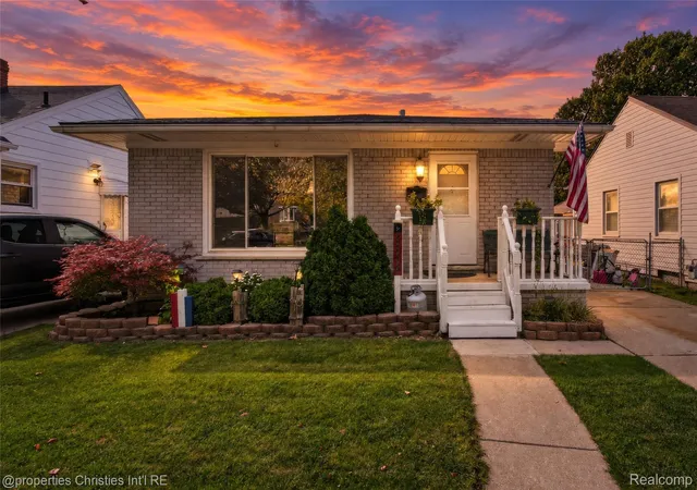 Photo 1 of Single family home for sale at 6746 Robinson Ave, Allen Park, MI 48101 | MLS# 20261074116 | Listing updated on 2026-10-11