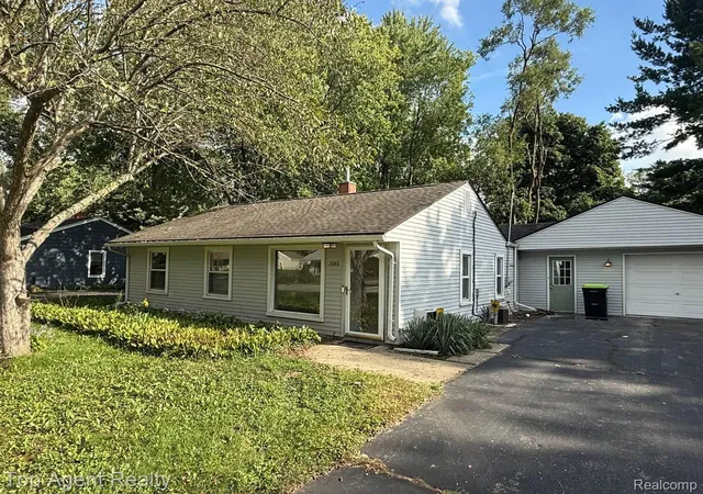 Photo 1 of Single family home for sale at 2848 Edna Jane Dr, Auburn Hills, MI 48326 | MLS# 20261074144 | Listing updated on 2026-10-07