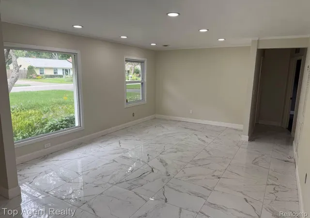 Photo 3 of Single family home for sale at 2848 Edna Jane Dr, Auburn Hills, MI 48326 | MLS# 20261074144 | Listing updated on 2026-10-07