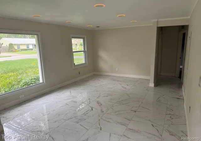 Photo 3 of Single family home for sale at 2848 Edna Jane Dr, Auburn Hills, MI 48326 | MLS# 20261074144 | Listing updated on 2026-10-07