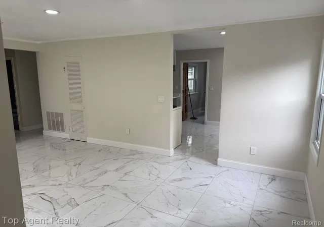Photo 4 of Single family home for sale at 2848 Edna Jane Dr, Auburn Hills, MI 48326 | MLS# 20261074144 | Listing updated on 2026-10-07