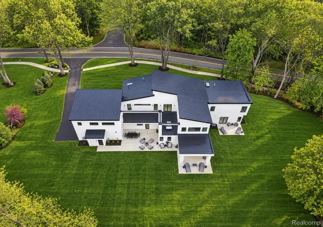Photo 2 of Mansion for sale at 1715 Lone Pine Rd, Bloomfield Hills, MI 48302 | MLS# 20261074147 | Listing updated on 2026-10-21