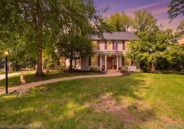Photo 2 of Single family home for sale at 215 Vorn Ln, Bloomfield Hills, MI 48301 | MLS# 20261074159 | Listing updated on 2026-10-19