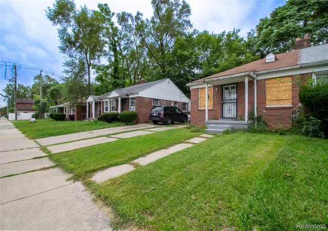 Photo 3 of Single family home for sale at 15057 Evergreen Rd, Detroit, MI 48223 | MLS# 20261074207 | Listing updated on 2026-10-07