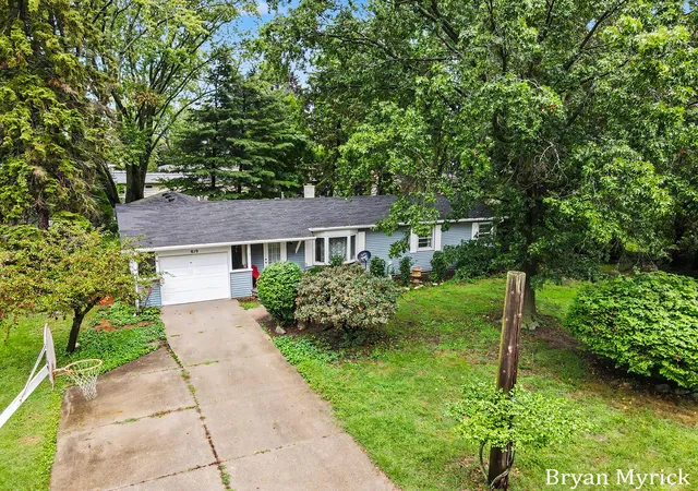 Photo 2 of Single family home for sale at 819 W 25th Street, Holland, MI 49423 | MLS# 71026048899 | Listing updated on 2026-10-19