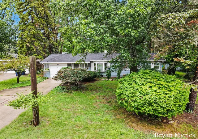 Photo 3 of Single family home for sale at 819 W 25th Street, Holland, MI 49423 | MLS# 71026048899 | Listing updated on 2026-10-19