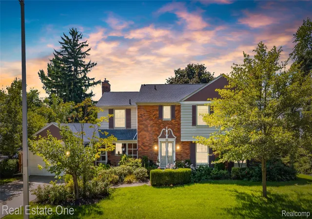 Photo 1 of Single family home for sale at 69 Willow Tree Pl, Grosse Pointe Shores, MI 48236 | MLS# 20261074234 | Listing updated on 2026-10-11