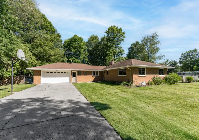 Photo 1 of Single family home for sale at 5185 S 11th Street, Kalamazoo, MI 49009 | MLS# 66026048924 | Listing updated on 2026-10-21