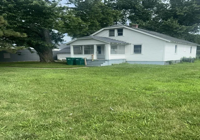 Single family home for sale at 827 Golden Ave, Battle Creek, MI 49014 | MLS# 66026048925