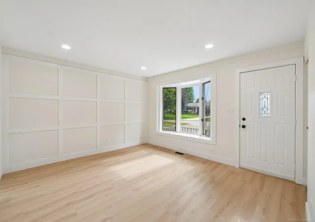 Photo 3 of Single family home for sale at 39420 Millington Dr, Sterling Heights, MI 48313 | MLS# 58050221783 | Listing updated on 2026-10-09