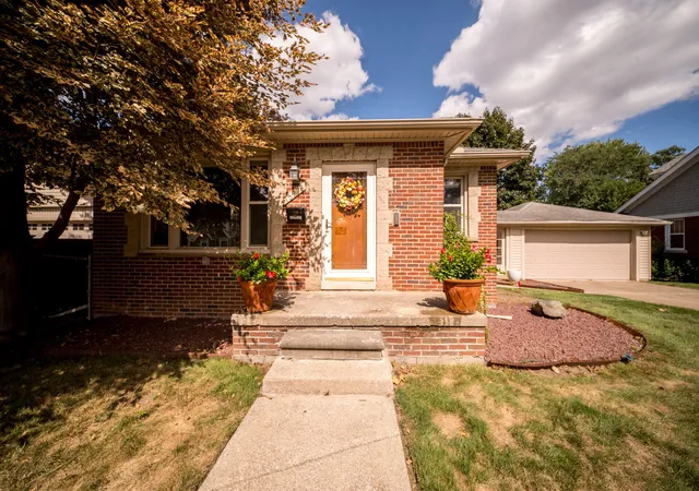 Photo 2 of Single family home for sale at 15278 Cleveland Ave, Allen Park, MI 48101 | MLS# 81026048942 | Listing updated on 2026-10-17